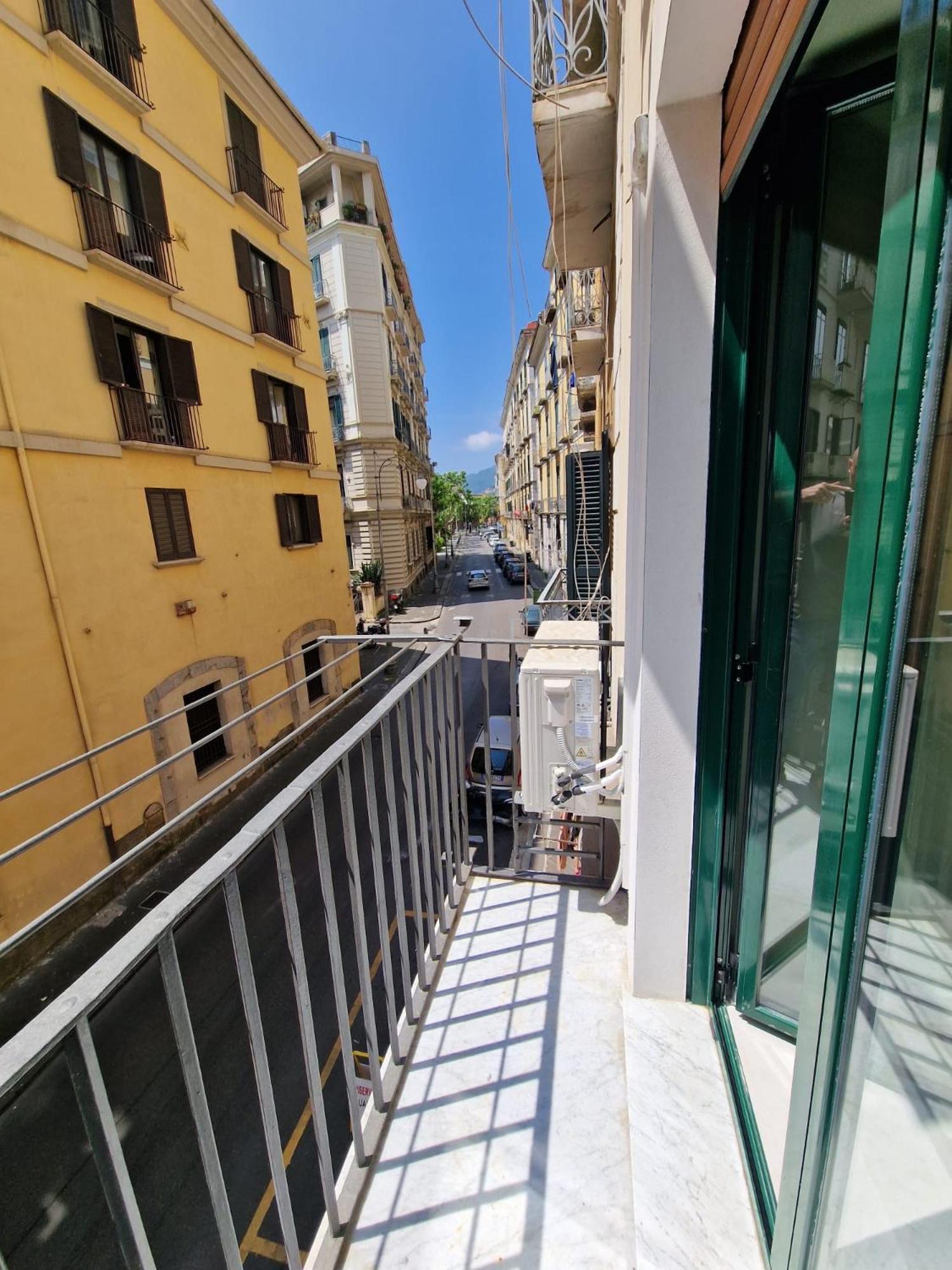 Alessia Holiday House 90Mq Salerno Centro Eksteriør bilde